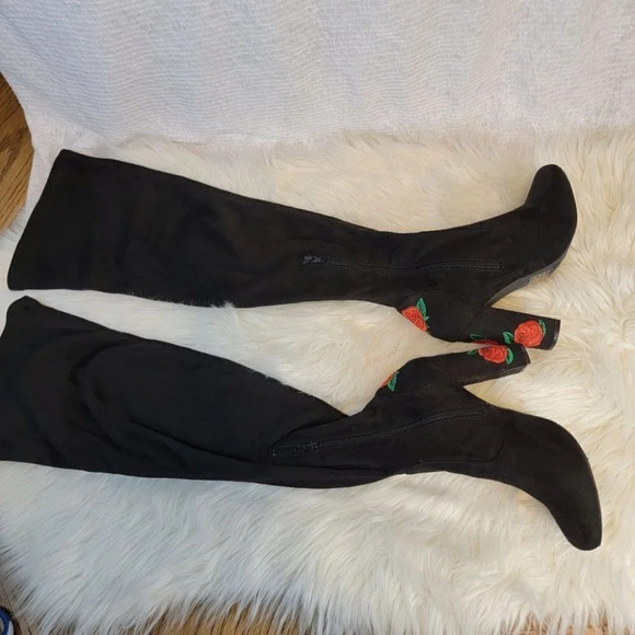 Wild Diva Lounge Rose Detail Chunky Heeled Suede Over The Knee Boots Womens 8.5 - Picture 2 of 4